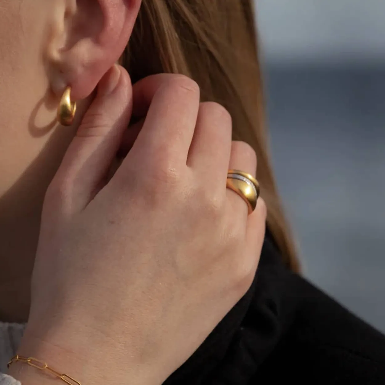 BYBIEHL OCEAN FLOW HOOPS MEDIUM ØRERINGE SØLV FORGYLDT - 4-4202-GP