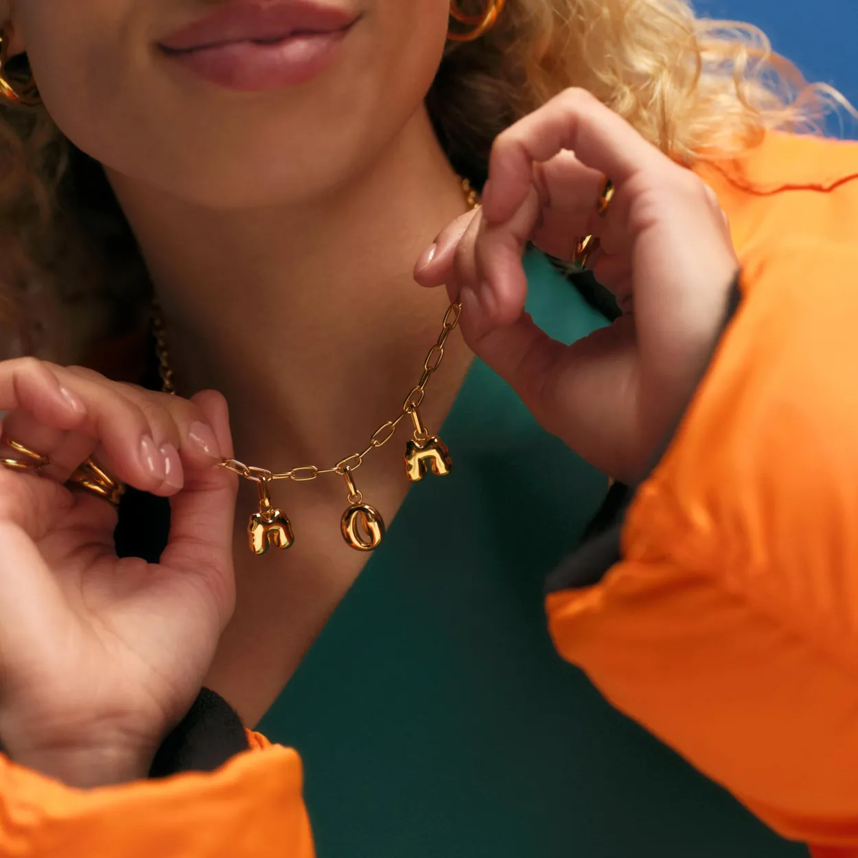 CAMILLE BRINCH LETTER PUFFER CHARM A I FORGYLDT SØLV - APUL-FG-P