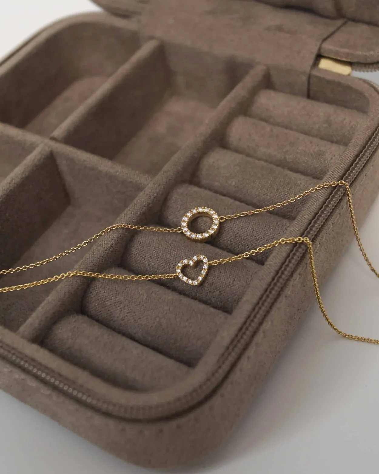 CHRISTOFFERSEN JEWELLERY ARMBÅND 14 KARAT GULD CIRKEL MED 0,13 CARAT BRILLANTER - 9000158