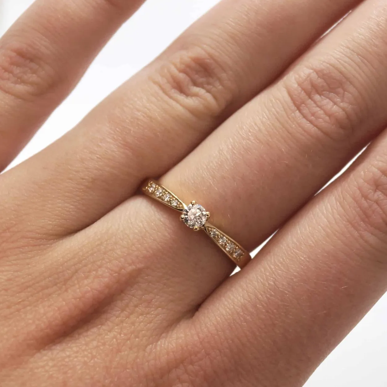CHRISTOFFERSEN JEWELLERY RING 14 KARAT GULD MED BRILLANTER - 5001150