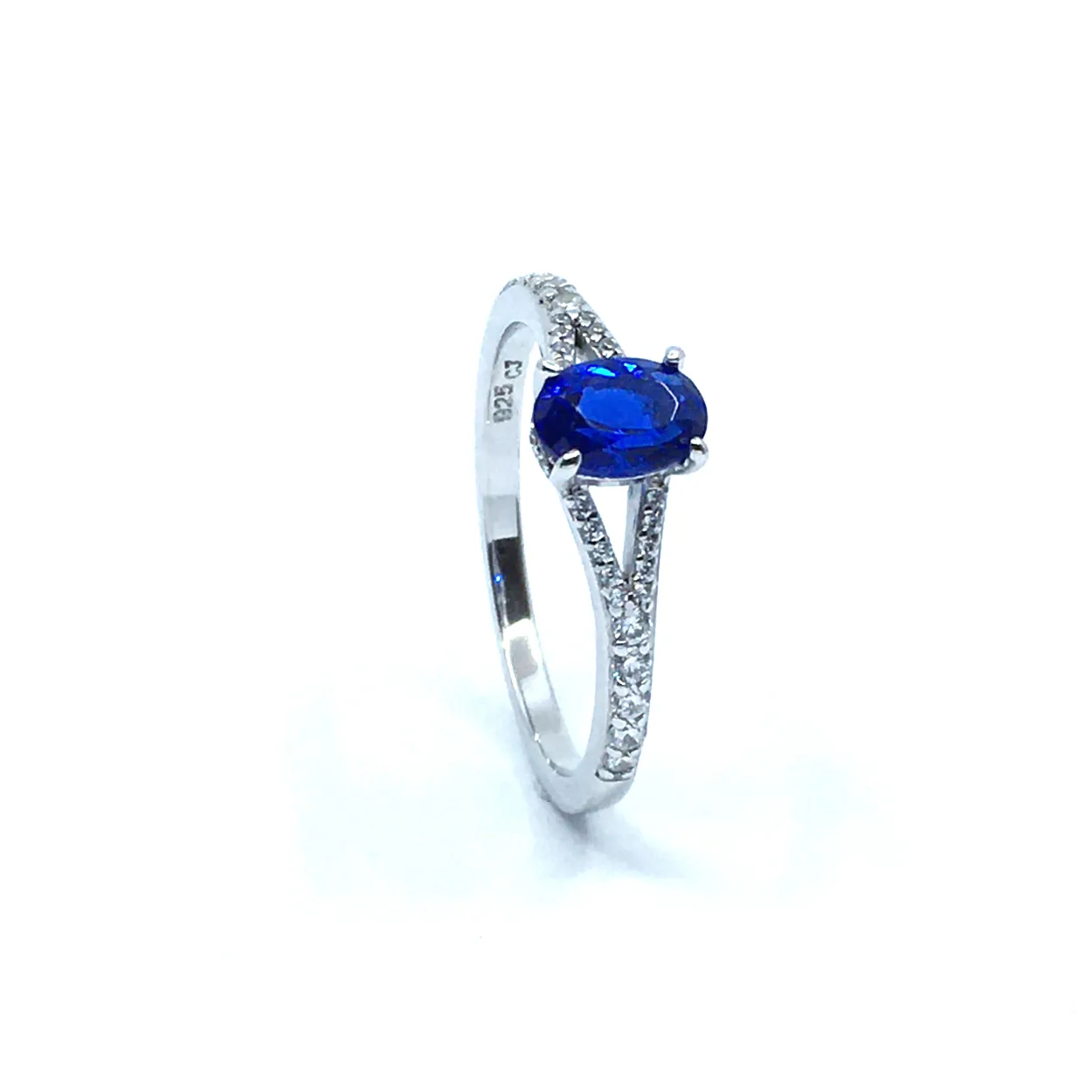 CHRISTOFFERSEN JEWELLERY SØLV RING RHODINERET MED SYNTETISK BLÅ SAFIR OG ZIRKONIA - 5070776-9