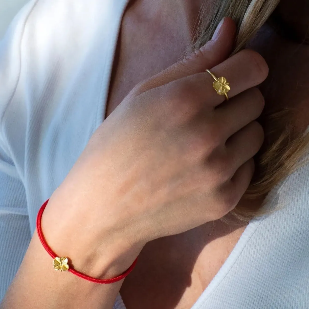 FLORA DANICA SILKE ARMBÅND SORT FIRKLØVER FORGYLDT SØLV - FLC-SILK-BLACK-18-G