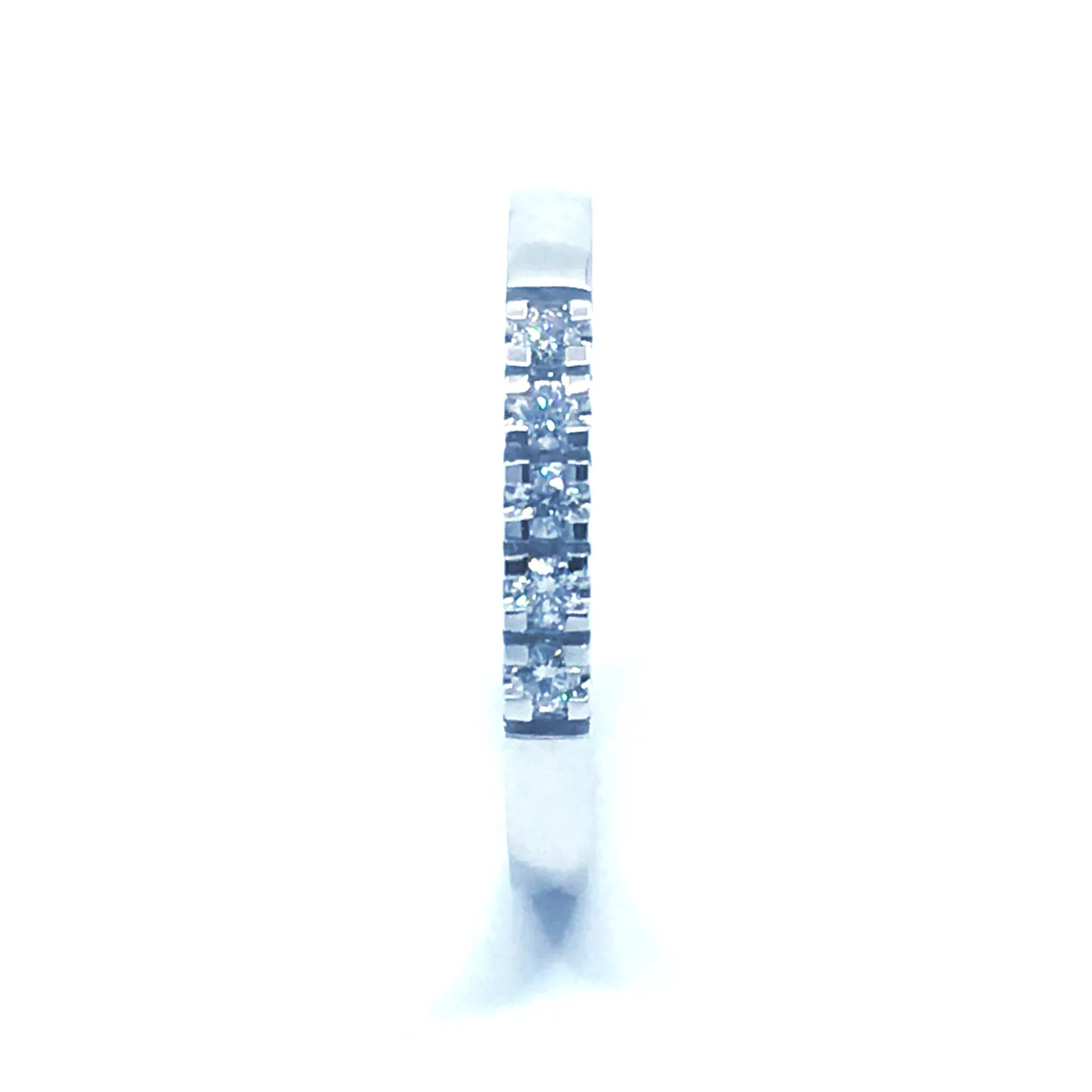 14 KT. ALLIANCE RING HVIDGULD MED BRILLANT 5X0,02 CT. W/SI