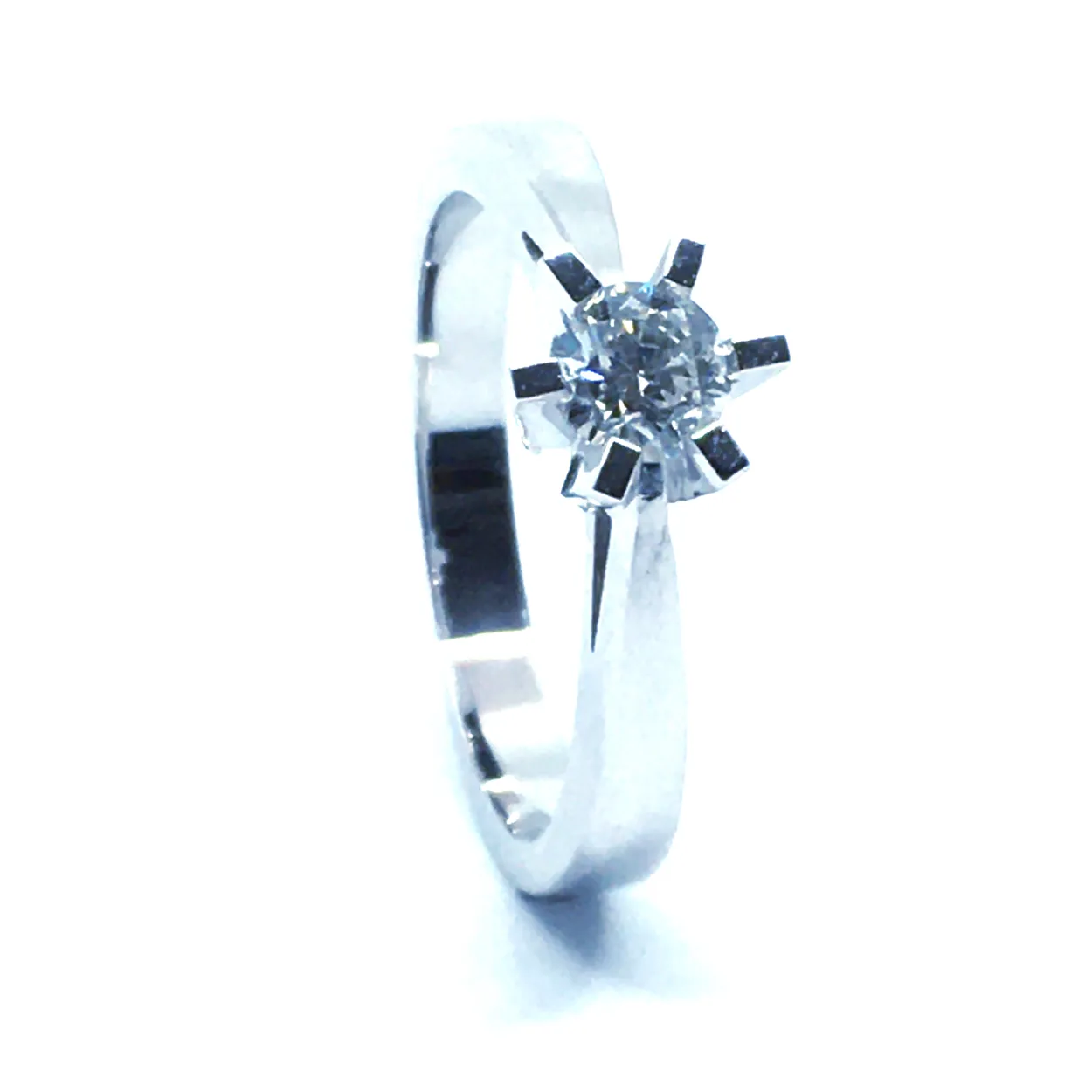 14 KT. HVIDGULD CARLA RING MED BRILLANT 0,38 CT. W/SI