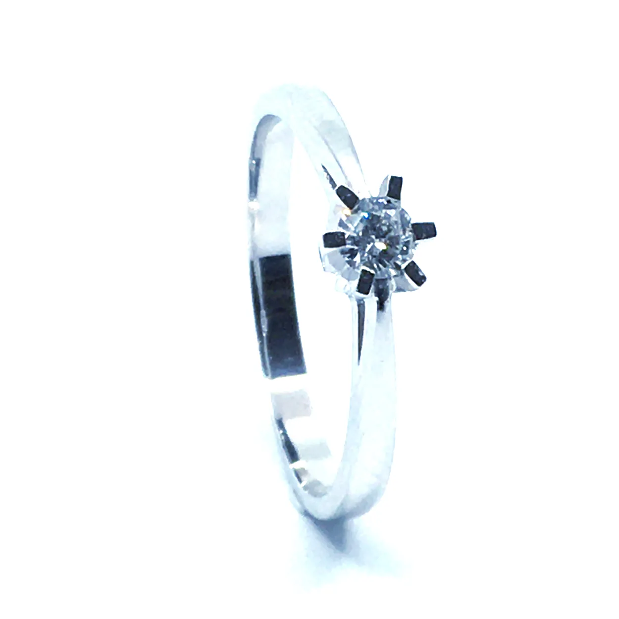14 KT. HVIDGULD CARLA RING MED BRILLANT 0,15 CT. W/SI