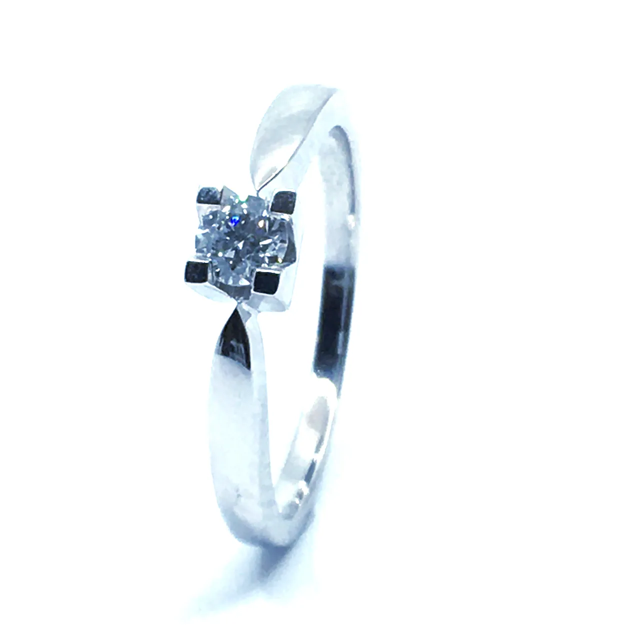 14 KT. HVIDGULD EVA RING MED BRILLANT 0,25 CT. W/SI