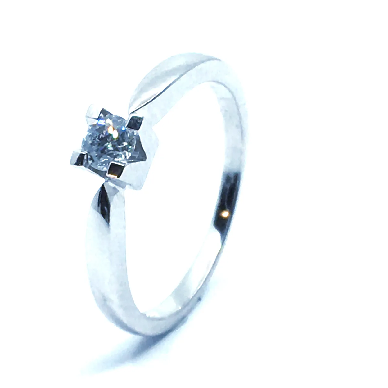 14 KT. HVIDGULD EVA RING MED BRILLANT 0,25 CT. W/SI
