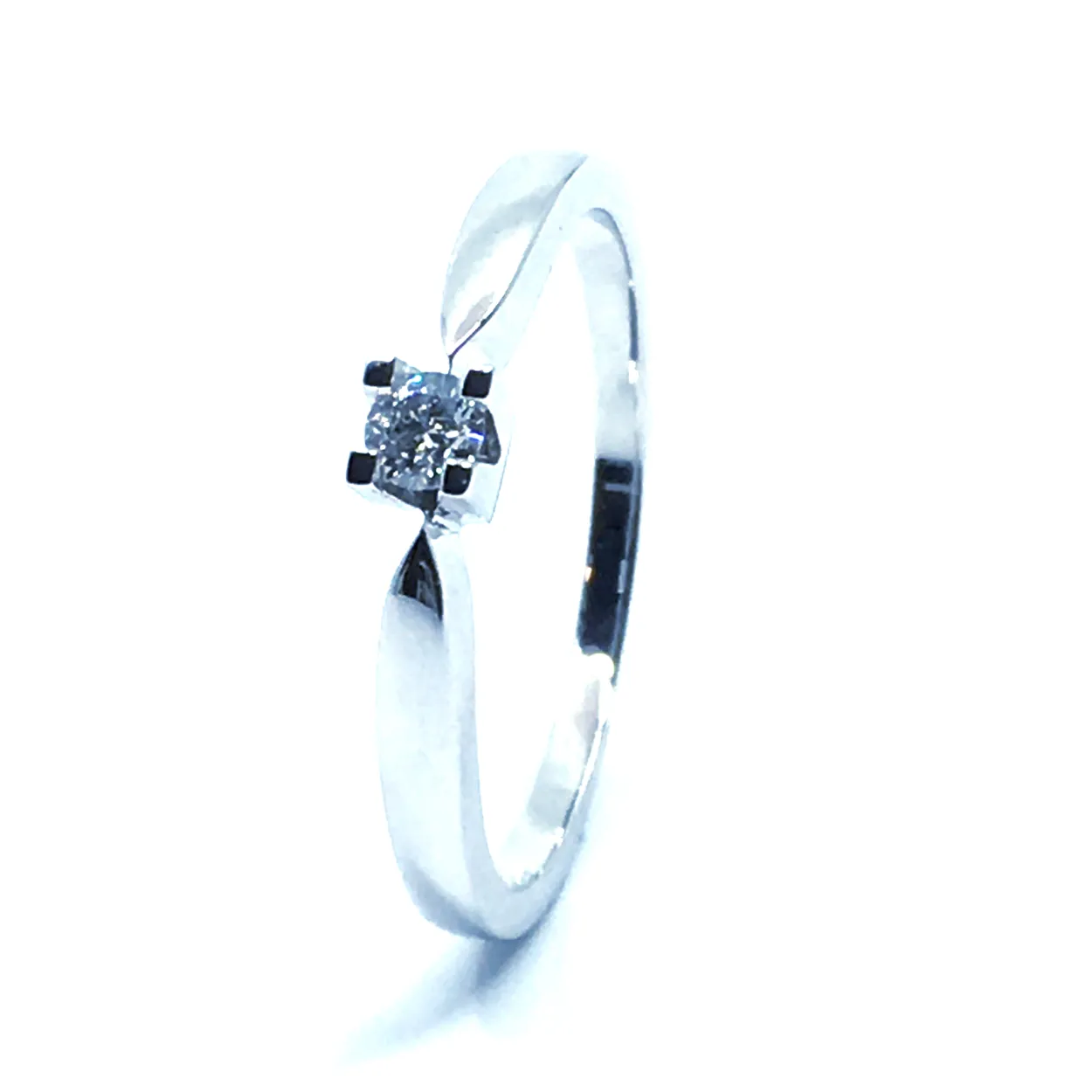 14 KT. HVIDGULD EVA RING MED BRILLANT 0,10 CT. W/SI