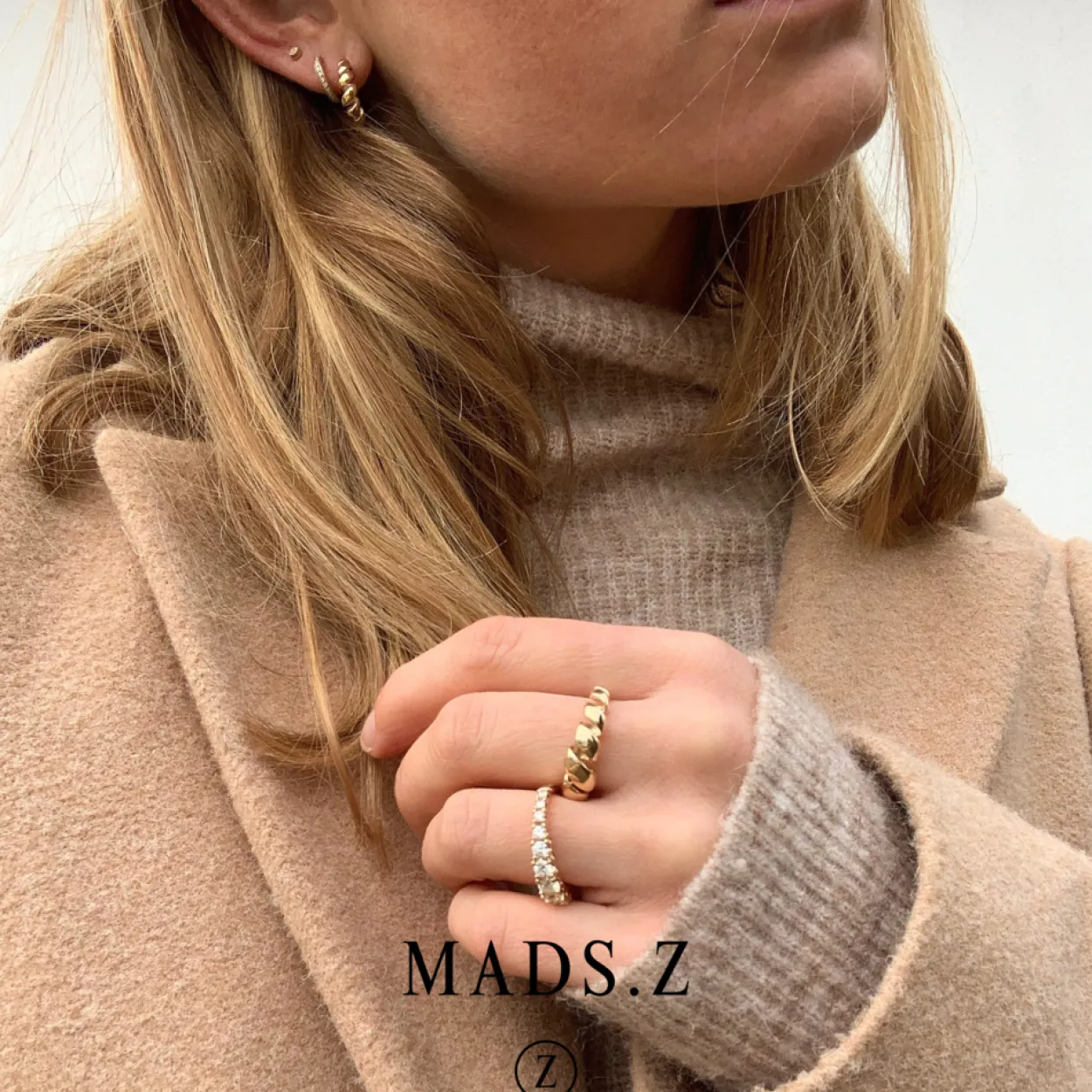 MADS Z 14 KARAT ØRERINGE POETRY HOOP MED BRILLANTER 0,16 CARAT - 1511036