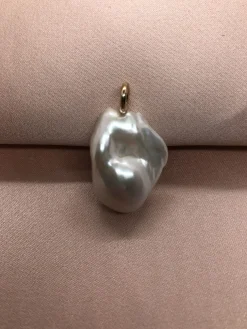 MADS Z TEARDROP VEDHÆNG 14 KARAT GULD MED BAROK HVID PERLE - 1533803