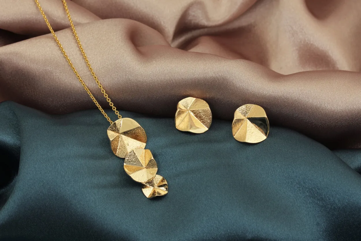 PER BORUP LILY LUMINA VEDHÆNG 14 KARAT GULD - 1098V
