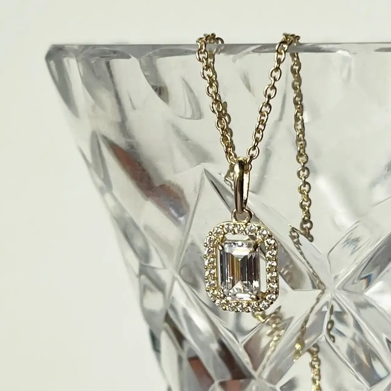 SCROUPLES HALSKÆDE 8 KARAT GULD BAGUETTE MED HVIDE ZIRKONIA - 214563