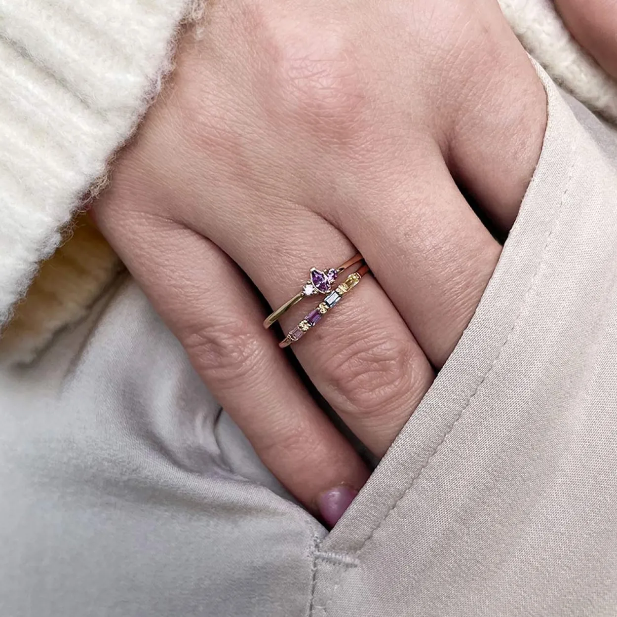SCROUPLES RING 8 KARAT GULD MED LILLA ZIRKONIA - 713473