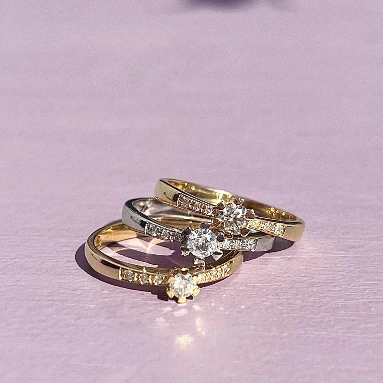 SCROUPLES VIDA DARLING 8 KARAT GULDRING MED BRILLIANT - 7823,14