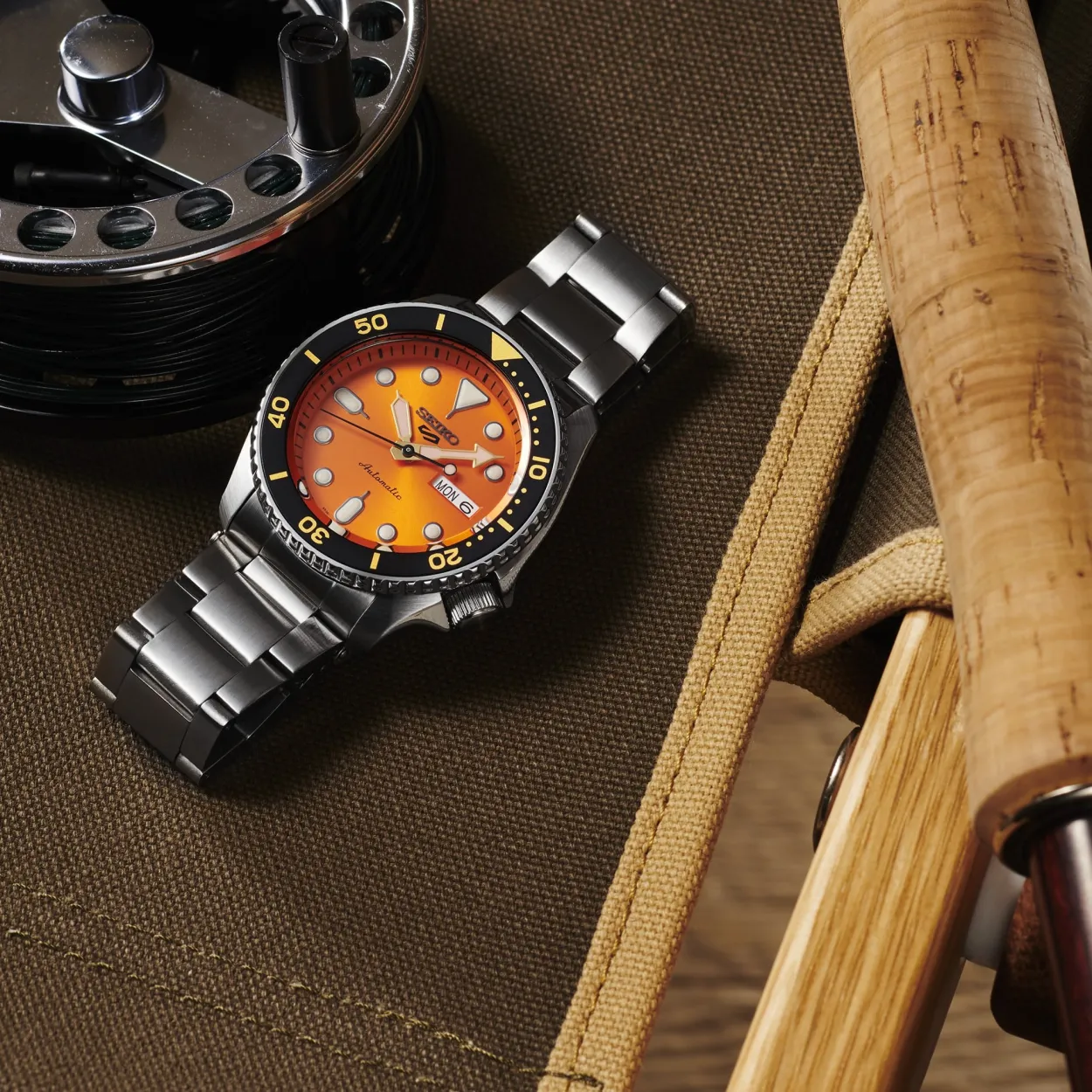 SEIKO 5 SPORT STYLE AUTOMATIK MED ORANGE SKIVE - SRPD59K1
