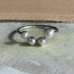STINE A PEARL BERRIE RING SØLV MED FERSKVANDSPERLER - 4055-00