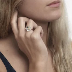 TROLLBEADS BELLIS RING SØLV MED 18 KARAT GULD MIDTE STØRRELSE 59 - TAGRI-00219